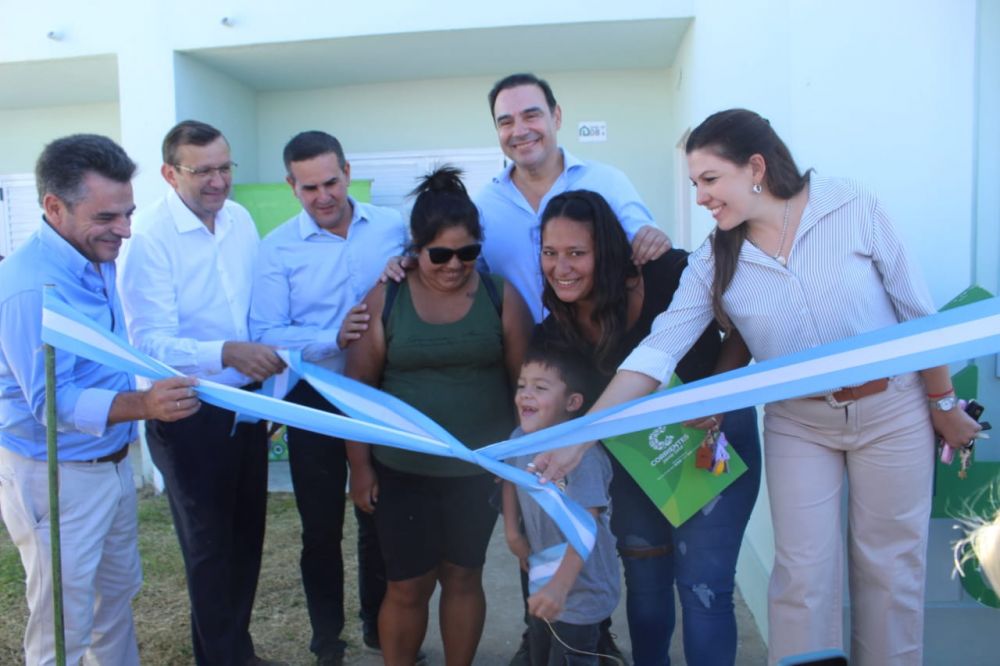 Valdés comprometió otros $5 mil millones para más viviendas en Curuzú Cuatiá