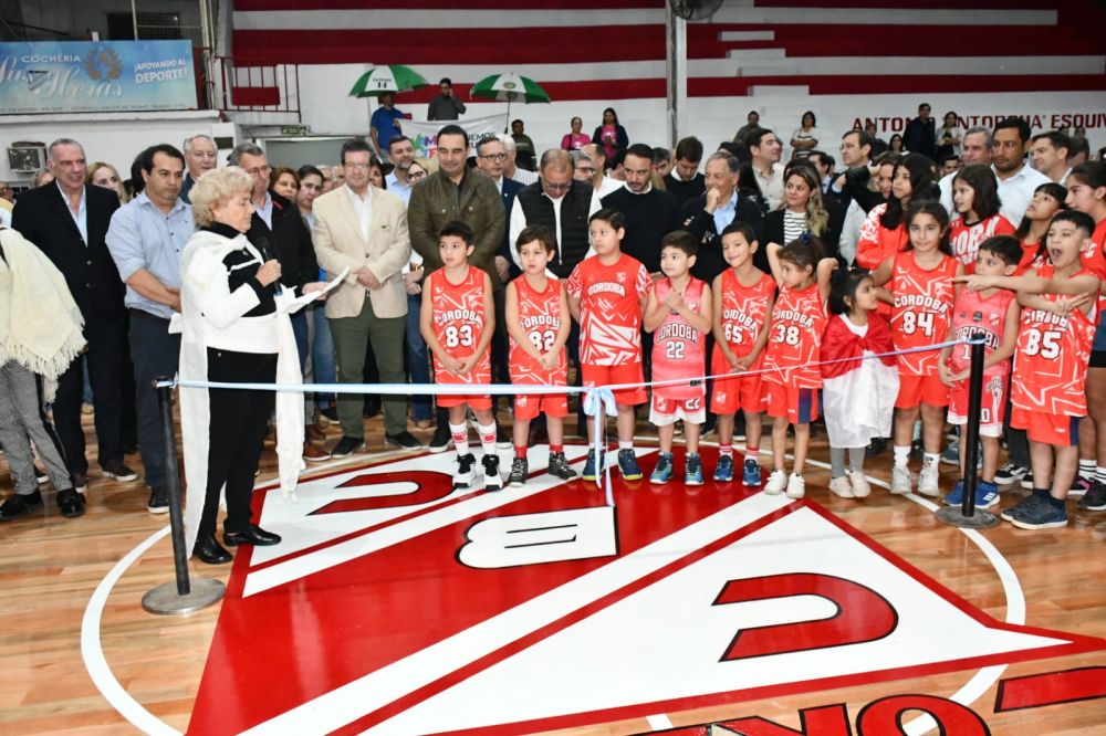 El Club Córdoba estrenó su nuevo piso de Parquet