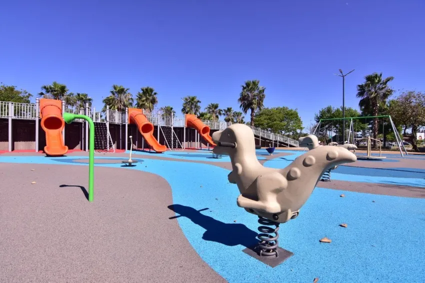 Renovada, la plaza del Mercosur vuelve a ser un punto de encuentro en la ciudad