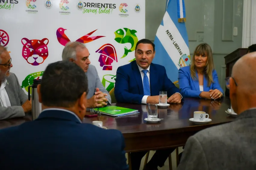 El gobernador recibió al embajador de India e impulsó vínculos con la Mesa Forestal