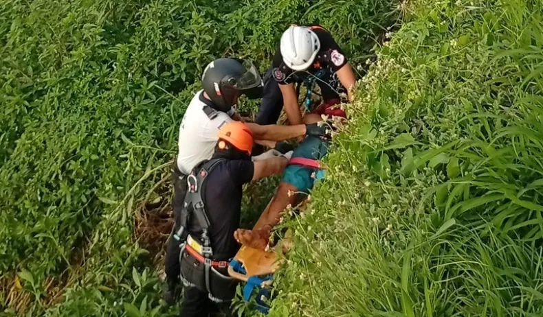 Cayeron por la barranca de la Costanera de Corrientes tras violenta pelea callejera
