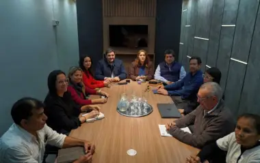 Trabajadores municipales tendrán aumento del 10% y subas en las asignaciones familiares