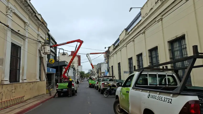 “Cielo Limpio”: Corrientes busca terminar con las marañas de cables en el microcentro
